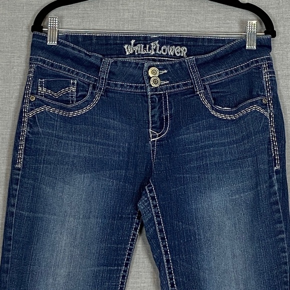 Wallflower Bootcut Low Rise Jeans Sz 11 Decorative Stitching Factory Fading - Picture 2 of 8